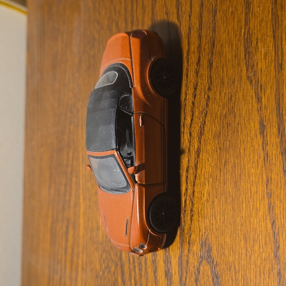 Orange bentley car - Picture 2 of 4